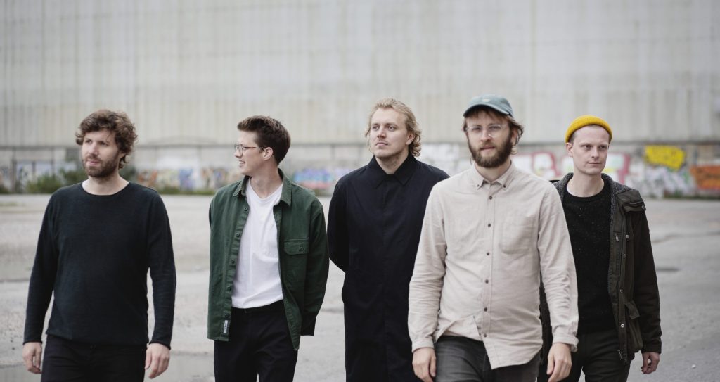 Lineup:

Jakob Sørensen - trumpet
Alex Jønsson - guitar
Mathias Jæger - piano
Frederik Sakham - bass
Frej Lesner - drums