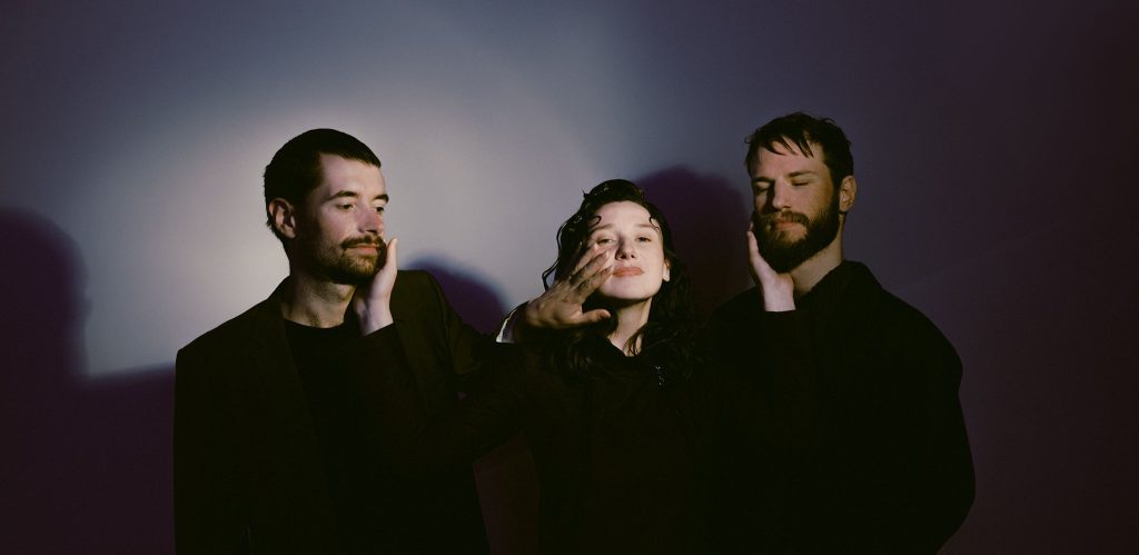 Lineup:


Werend Van Den Boscche – saxofon, synths, fx
Louise van den Heuvel – bass
Arno Grootaers – drums