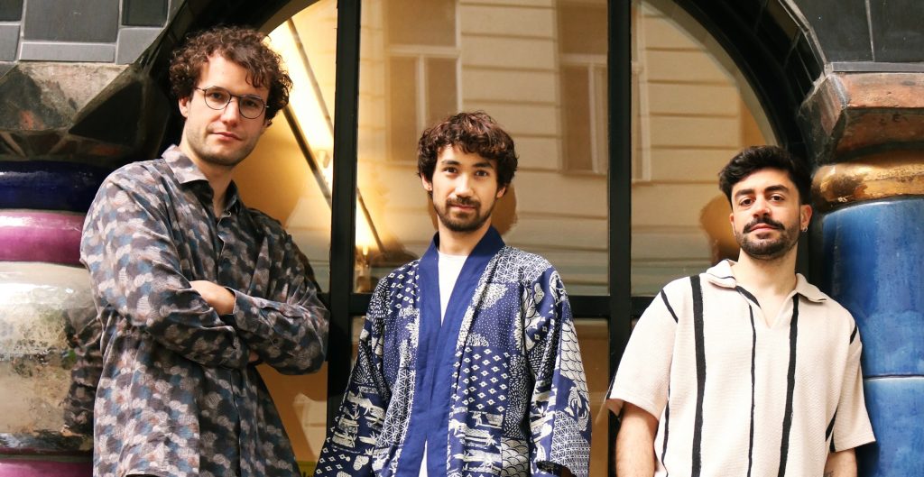 Lineup :

Aseo Friesacher - piano

Johannes Fend - bass

Nikolas Tsangaris - drums